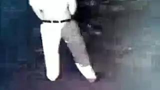 جنس صريح في الهواء الطلق: آسيوية مثلية وشاب مثير يمارسان الإيلاج المزدوج