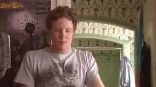 فتاة آسيوية صغيرة تحصل على مهبلها مضروب بقضيب كبير