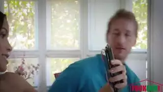 نيك عائلي حميم: قضيب زوج الأم يحصل على فم رطب وفرج مبلل