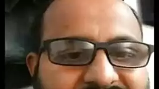 امرأة ناضجة مثيرة تتوق لقضيب أبي غليظ