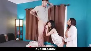 تابو عائلي: جلسة الزوجة الثانية للعق فرجين معاً