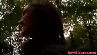 مال مقابل صور عارية يتحول إلى جماع عميق