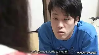 رباعي صريح: شاب آسيوي آسيوي وثلاث سيدات مثيرات