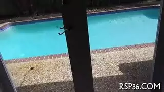 رجل كبير حلوو ينيك مرة كبيرة ويشلح كدامها