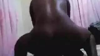 فرك شهواني يؤدي إلى شرج عنيف مع المدلك