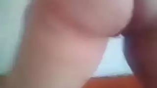 فتاة جزائرية مفلسة تمارس جنسًا عنيفًا في الحلق والمهبل