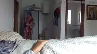 فتاة خدمة تركية مرعوبة من القضيب الأبيض الضخم لضيف أوروبي