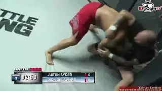 عاهرة تركية مراهقة تُمارس الجنس الشرجي معها في مباراة ملاكمة صريحة