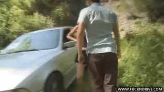 مؤخرة ضخمة تتعرض لضربات قوية ومتعرقة