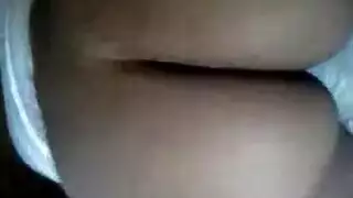 عاهرتان مثيرتان تأخذان قضيبين ضخمين