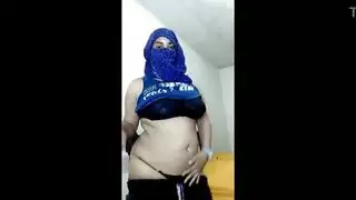 سكس دياثه الزوج يأتي بمدير عنله الى زوجته من اجل الوضيفه