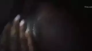 المراهقة السمراء ذات الشعر المجعد تُدمر في مشهد بورن قاسٍ