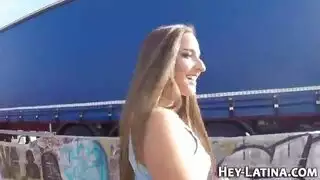 لقاء إباحي مع عاهرة شارع في الضواحي