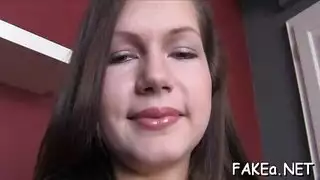 عاهرة مغرية تتوسل لصديقتها المقربة لجلسة جنس صريحة لتحقيق الخيال