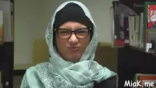 مراهقة مثارة تُضاجع صباحًا — غزو قضيب كبير في كسها