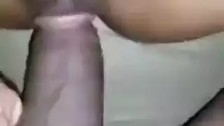 ممتدة وجاهزة لجماع شرجي قاسي على الكاميرا