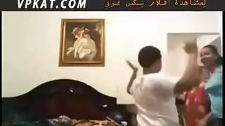 رقص شرقي صارخ يتحول إلى علاقة شرجية جماعية