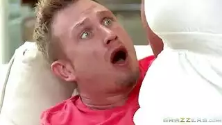 زوجة ابيه تغازله وتغريه