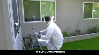 ام تتحرش بابنها وتتناك منو