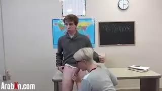 مقاطع إباحية حصرية: المعلمة تمارس الجنس مع الطالب المجتهد
