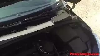 الرجل المسيطر يمنح العاهرة المشاغبة جماعًا عميقًا وقاسيًا