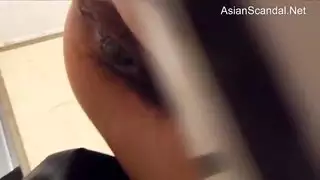 متلصص حمام ساخن: أوضاع كلابية عنيفة وعلاقة فموية عميقة