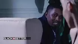 مشهد إباحي لثدي عملاق