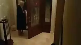 جيا بيج تتعرض لجنس شرجي مزدوج من شاب البيتزا وفحل متحمس