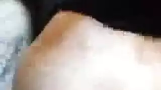 رجل وامرأة من الأبنوس في مشهد إباحي مثير