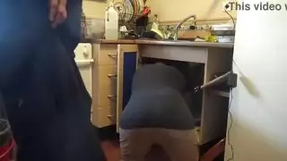 ينيك طيز زوجة ابيه في الفندق