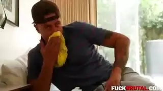 العائلة المالكة العربية: الأميرة أدارا وزوجة أبيها تشاركان قضيبًا ضخمًا