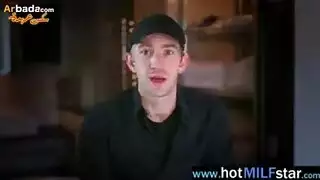 الزوجة الخائنة تمارس الجنس مع صديق زوجها في سريرهما الزوجي