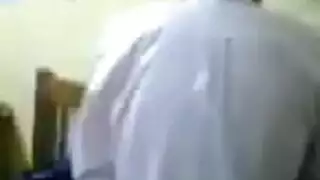 أبي ذو قضيب كبير يضرب أمًا مثيرة راغبة