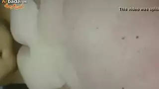 العربية: إباحية عربية من الخلف: مؤخرة كبيرة تأخذها بقوة