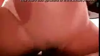 مراهقة متحركة تفقد عذريتها في إباحي