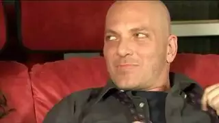 الفتاة الإيطالية الحارة تُدك بقضيب سميك