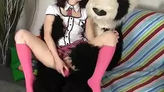 جلسة على وجه بقضيب اصطناعي عملاق ودخول مهبلي عميق