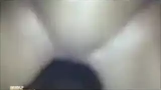 الشرموطة الشهوانية تبتلع الزبر ثم تُدق بزبر أسود كبير