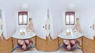 مص بالواقع الافتراضي: فتاة متحمسة تنزل على قضيب صلب