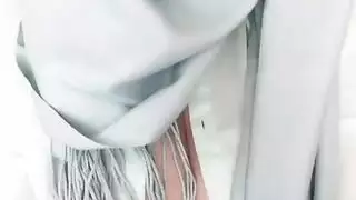 فتاة عربية محجبة تصور فيديو جنسي للقضيم لحبيبها