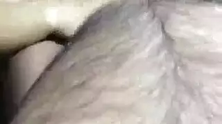 زوجة الخنوع تمص قضيب خليجي في مشهد جنسي صريح