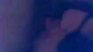 قضيب واحد لا يكفي لهذه الكلبة المثيرة إنها تتوسل لعملية جنس جماعي