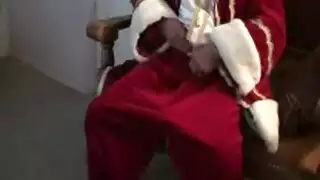 ارتداء الروب او الحماله او القميص الذي يبرز طيزها