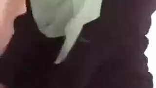 طالبة محجبة تأخذ وضعية الكلب القاسية من ماستر عدواني في إباحية الشقة