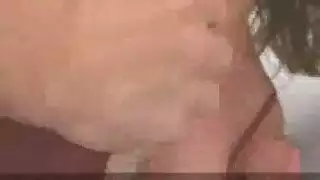 أول مرة للعاهرة الصغيرة: لعق فرج وأنين