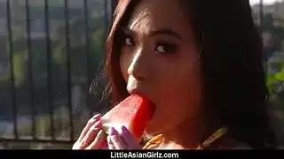 طفل صغير يمارس الجنس مع طفلة صغيرة