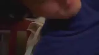 يعلم اخته كيف تبدي شهوتها