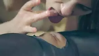 ثلاثية مثليات حادة في ماراثون لعق فرج إباحي