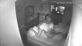 أم عربية ساخنة: كسها المبلل يُدمر بقضيب كبير