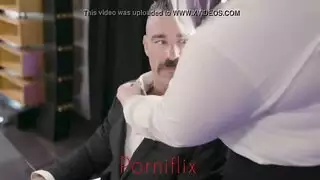 التقبيل الشغف يفتح خيالاتنا الإباحية